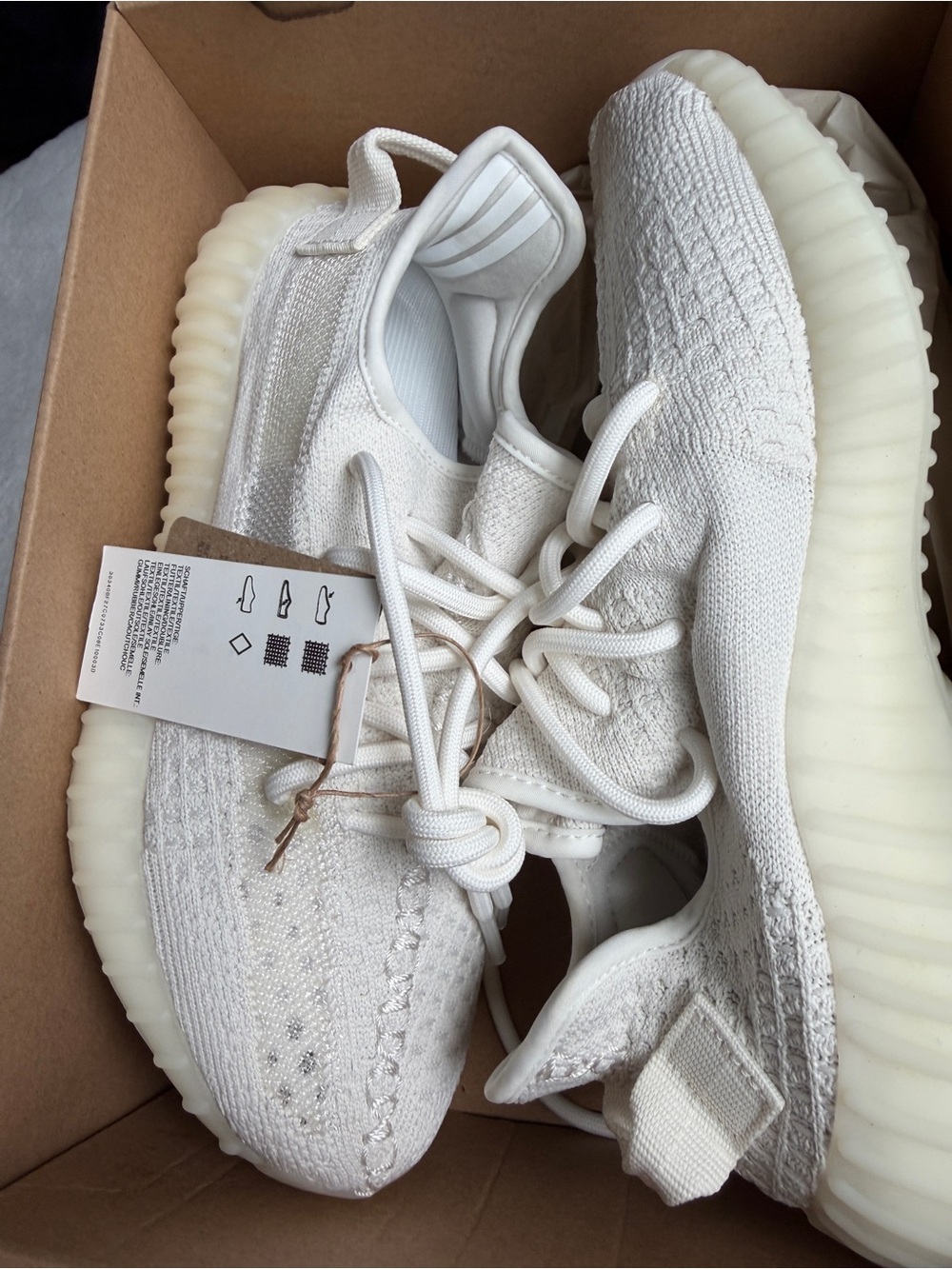 adidas Yeezy Boost 350 V2 Box — Bone size  7 woman /5.5 Big Kids